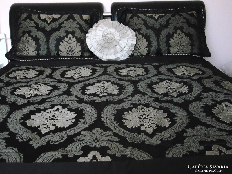 Beautiful and elegant baroque patterned bedspread with pillows