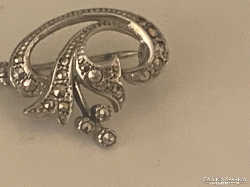 Silver badge-foé-marked