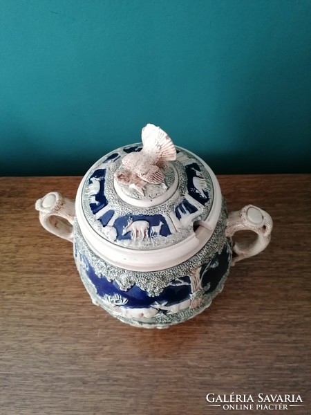Ceramic pot with lid