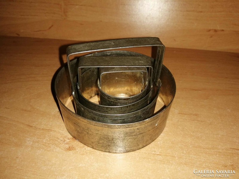 Régi fém pogácsa szaggató 4 db egyben - átm. 3,5-8 cm (KV-1)