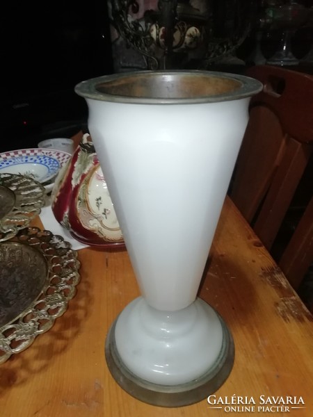 From the collection, kerosene lamp body 251a in the condition shown in the pictures