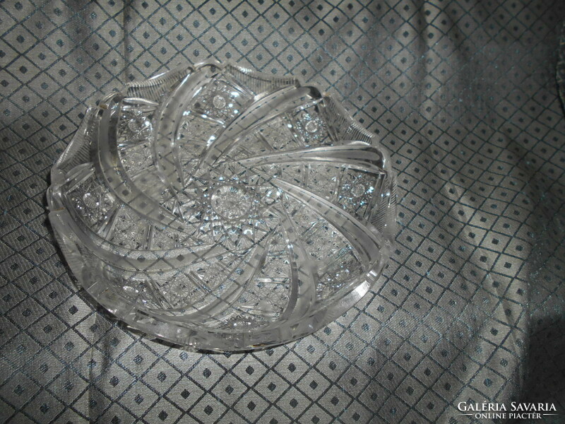Lead crystal bowl - heavy, solid piece 20 cm