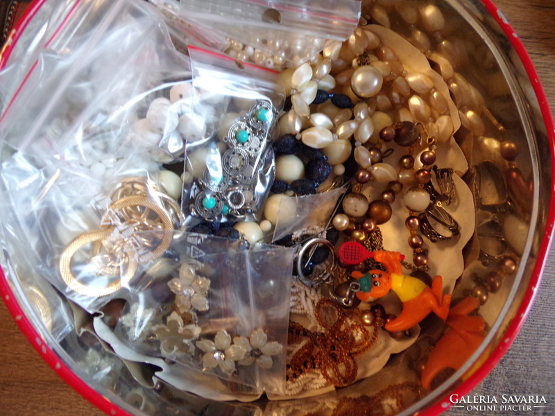 A box of assorted trinkets