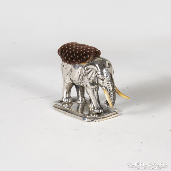 Ezüst  elefánt alakú tűtartó
