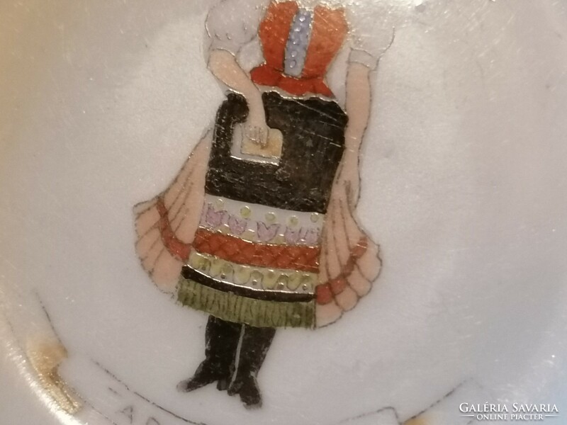 Ritka, Aquincumi, kézzel festett, Tardi asszony népviseletet bemutató tálka