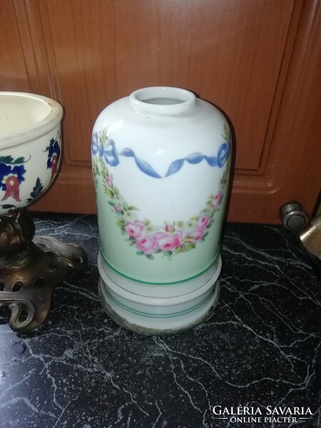 Beautiful porcelain vase, 22 cm high, in the condition shown in the pictures.