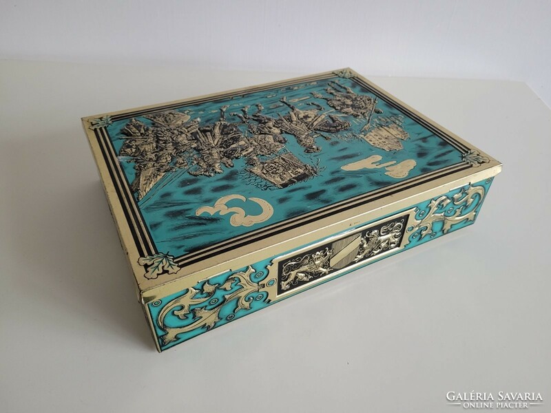 Old metal box with key, convex horse pattern vintage gift box
