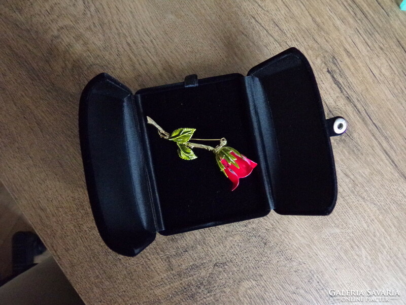 Wonderful vintage rose brooch