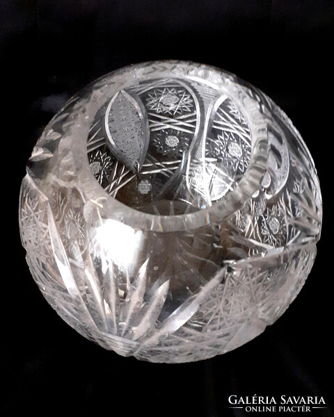 Ólomkristály gömb váza. 16 x 17 cm