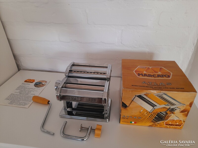Italian marcato atlas 150 pasta machine in a box