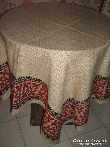 Elegant woven tablecloth with a beautiful baroque pattern
