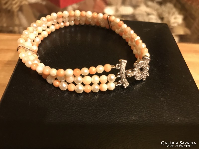 Bracelet with silver fittings, coral beads and real pearls