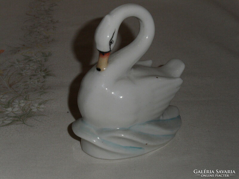 Drasche porcelain swan figurine, nipple