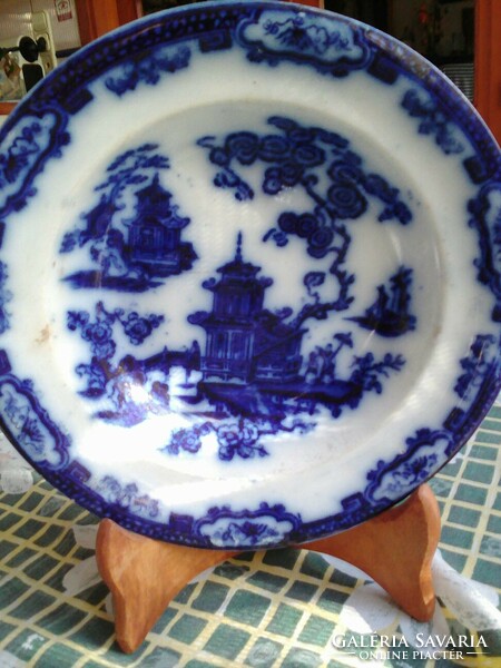 Blue decorative plate with Japanese motifs