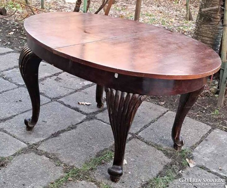 Antique baroque extendable dining table