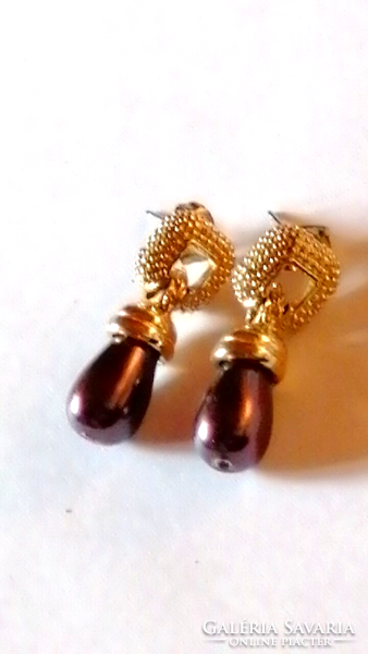 Eggplant purple pearl, pierced retro earrings 606.