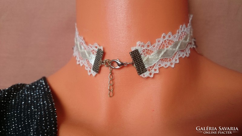 White lace neck blue chain necklace