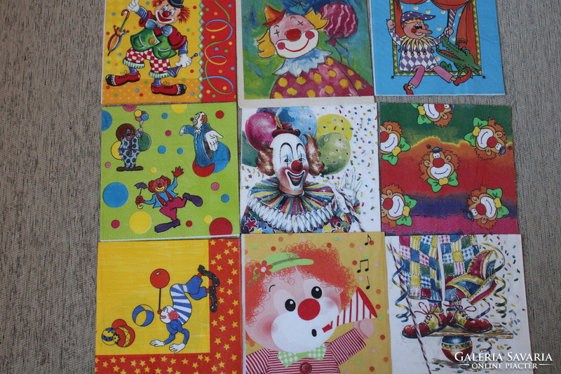 9 clown napkins