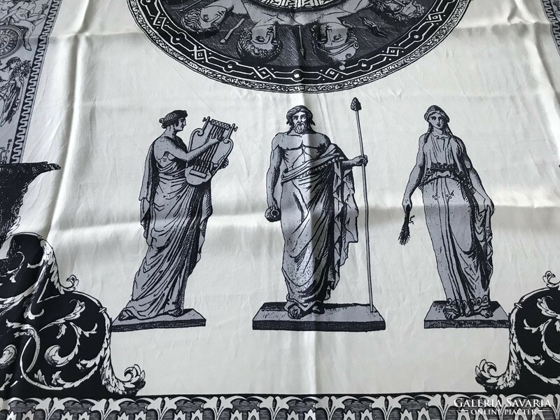 Selyemkendő antik görög motívumokkal, 84 x 82 cm