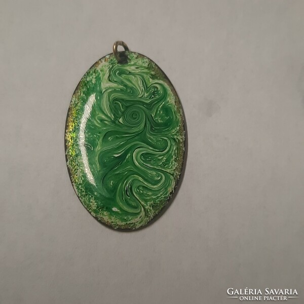 Retro green oval pendant