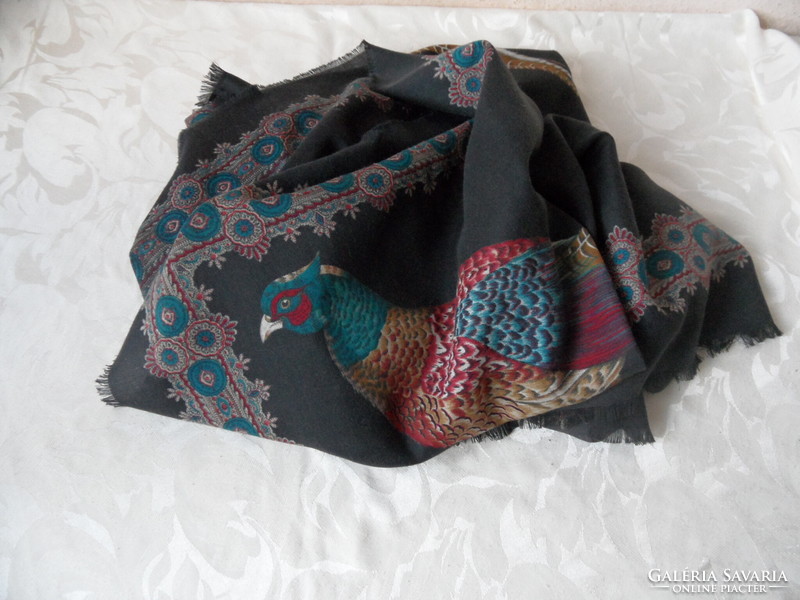 Pheasant-patterned hunting shawl, scarf