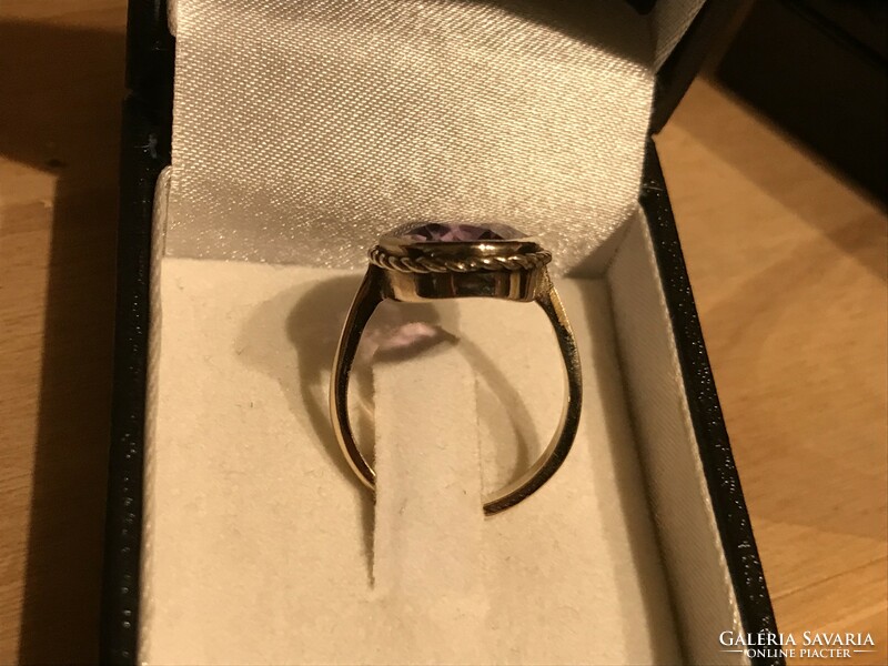 Antique gold ring with faceted real amethyst