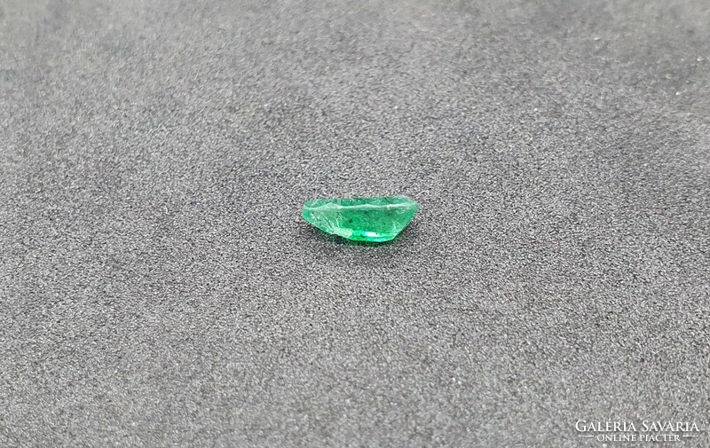Brazilian emerald drop cut 0.79 Carat. With certification.