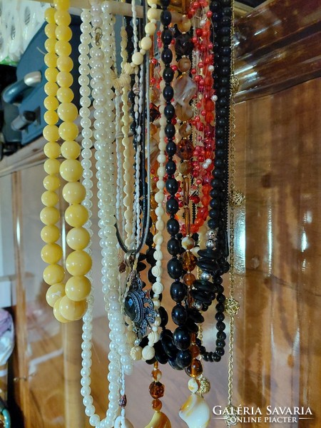 15 retro necklaces, pearls,