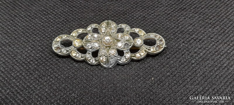 Vintage brooch with transparent stones