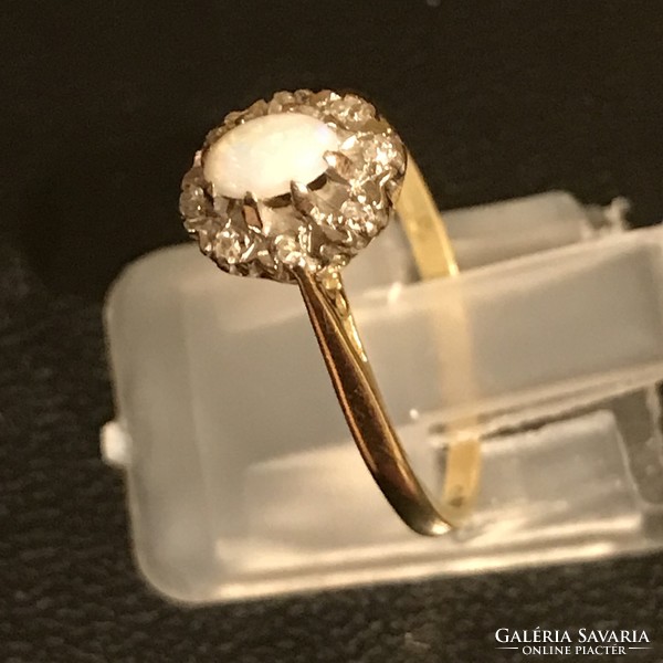 18-carat gold ring with real opal and tiny diamonds