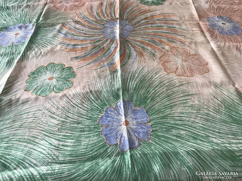 Hatalmas kézzel festett selyemkendő pasztell színekkel, 110 x 100 cm