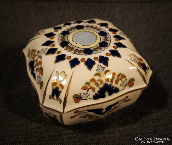 Zsolnay csodaszép porcelán bonbonier! Ritkább dekor, hibátlan állapotban! 11cm széles! Jelzett