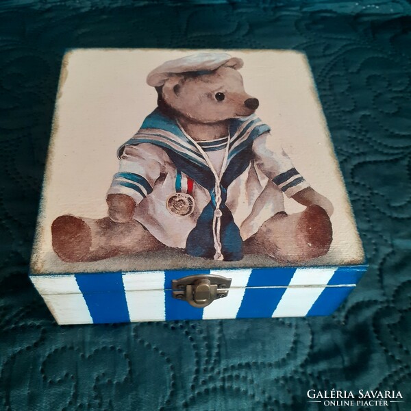 Teddy bear wooden box