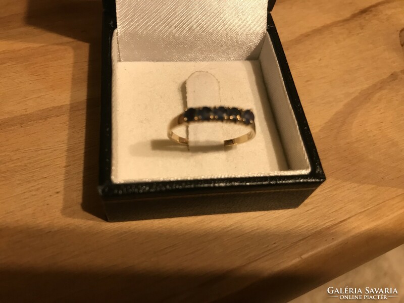 Yellow gold ring with real sapphires