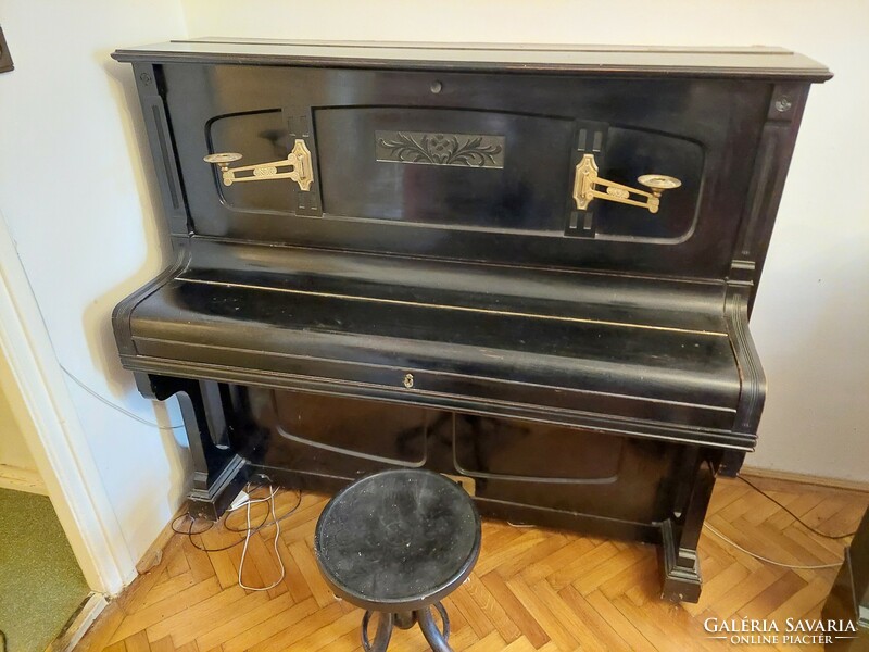 Piano (lauberger & gloss)