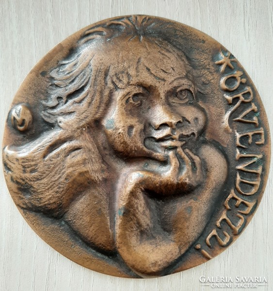 ÖRVENDEZZ  bronz dombormű  emlék plakett  N.O. szignóval