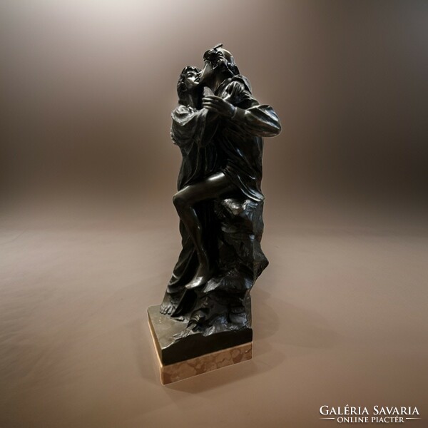 Bronze statue of Romeo and Juliet, couple in love