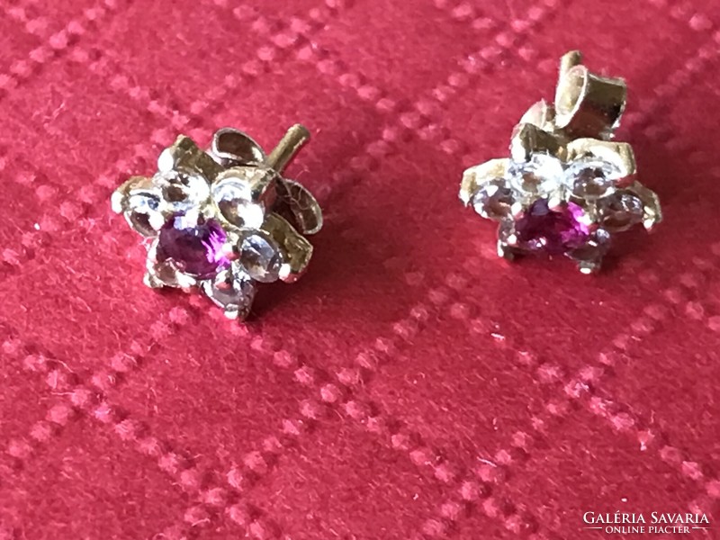 Yellow gold earrings with a tiny ruby