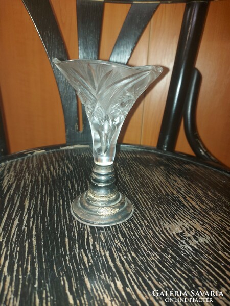 Ezüst talpú kristály váza, 14 cm magas