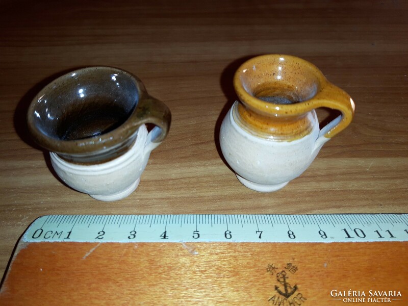 2 Mini ceramic jugs