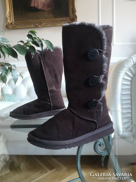 Ugg 39 sheepskin suede boots