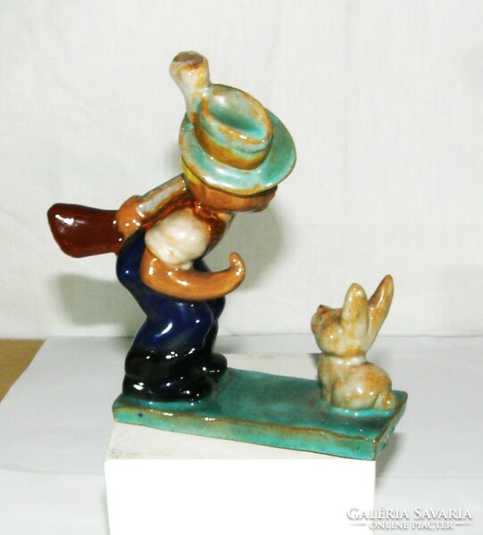 Ceramic figurine of a hunting bunny with hops