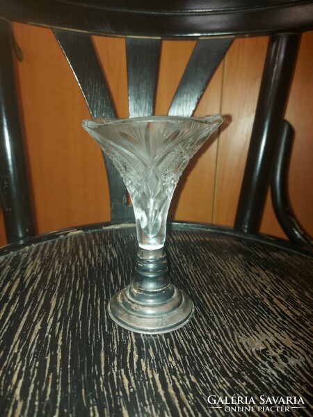 Ezüst talpú kristály váza, 14 cm magas