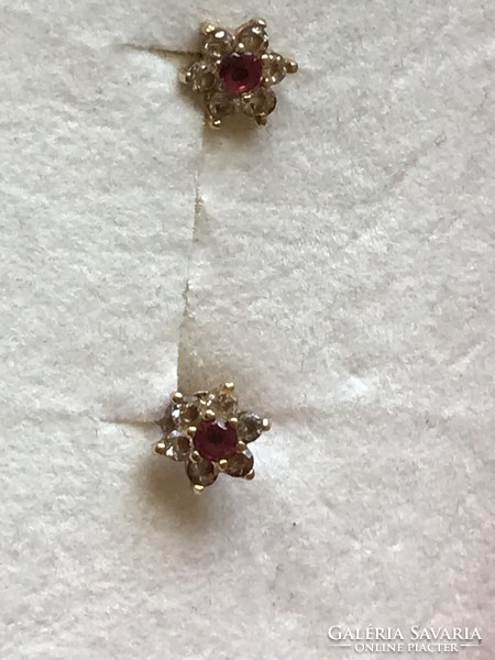 Yellow gold earrings with a tiny ruby