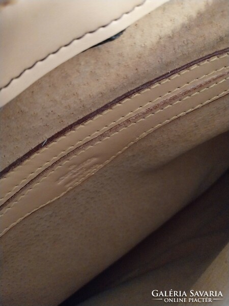 Louis vuitton elegant leather bag