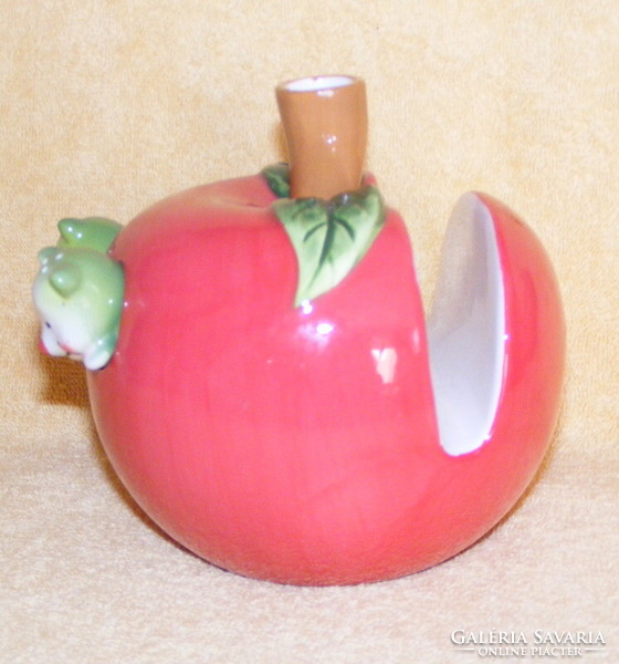 Apple-shaped napkin holder + maggot salt and pepper shaker