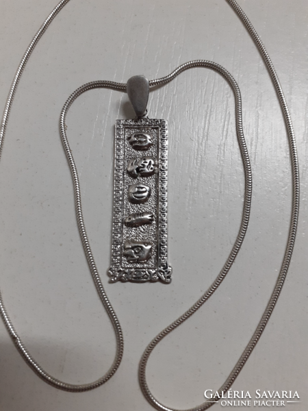Jelzett 925-ös  ezüst nyaklánc rajta jelzett ezüst medállal