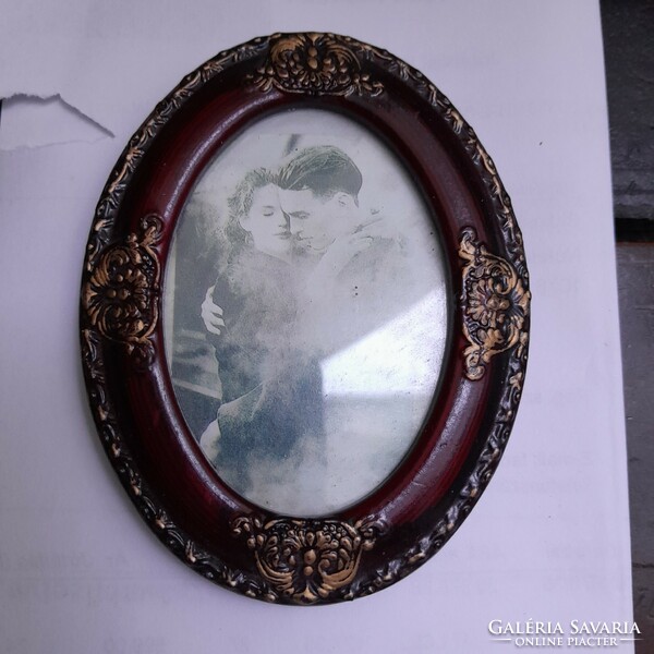 Antique oval photo frame - art&decoration