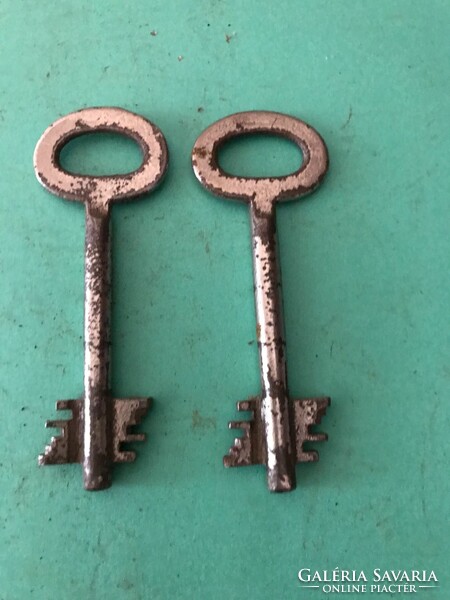 Régi széf -trezor kulcsok. 2 db Korának megfeleő állapotban. Elzett. 7,5 cm