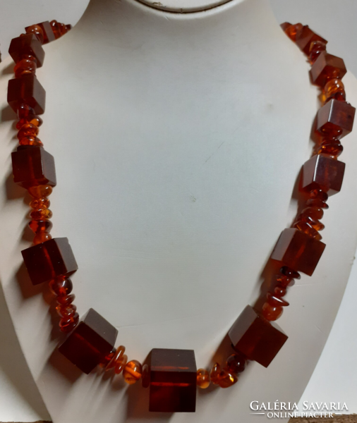 Retro genuine amber stone necklace in box